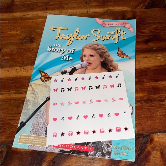 Scholastic Taylor Swift Story of Me Book with nail stickers - Picture 3 of 4